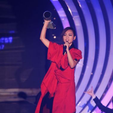2014MTV欧洲音乐奖举行 周笔畅获全球最佳艺人