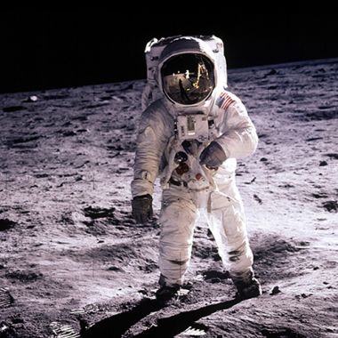 人类史探索极限：月球腕表的“救命”之举