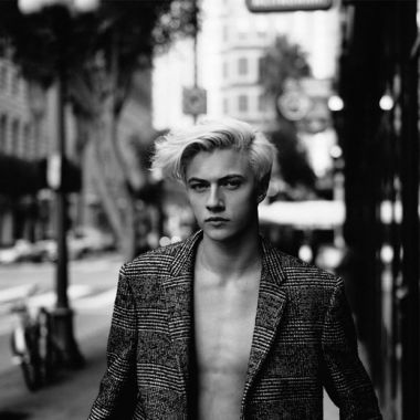 全球新男神嫩模Lucky Blue Smith究竟何许人也？