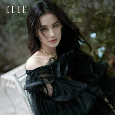 黄圣依登《ELLE》泰国版封面 典雅矜贵尽显静谧氛围感